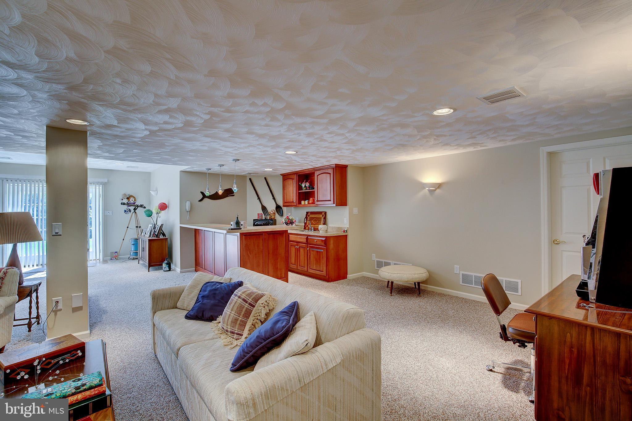 HUNTRIDGE MANOR - Residential