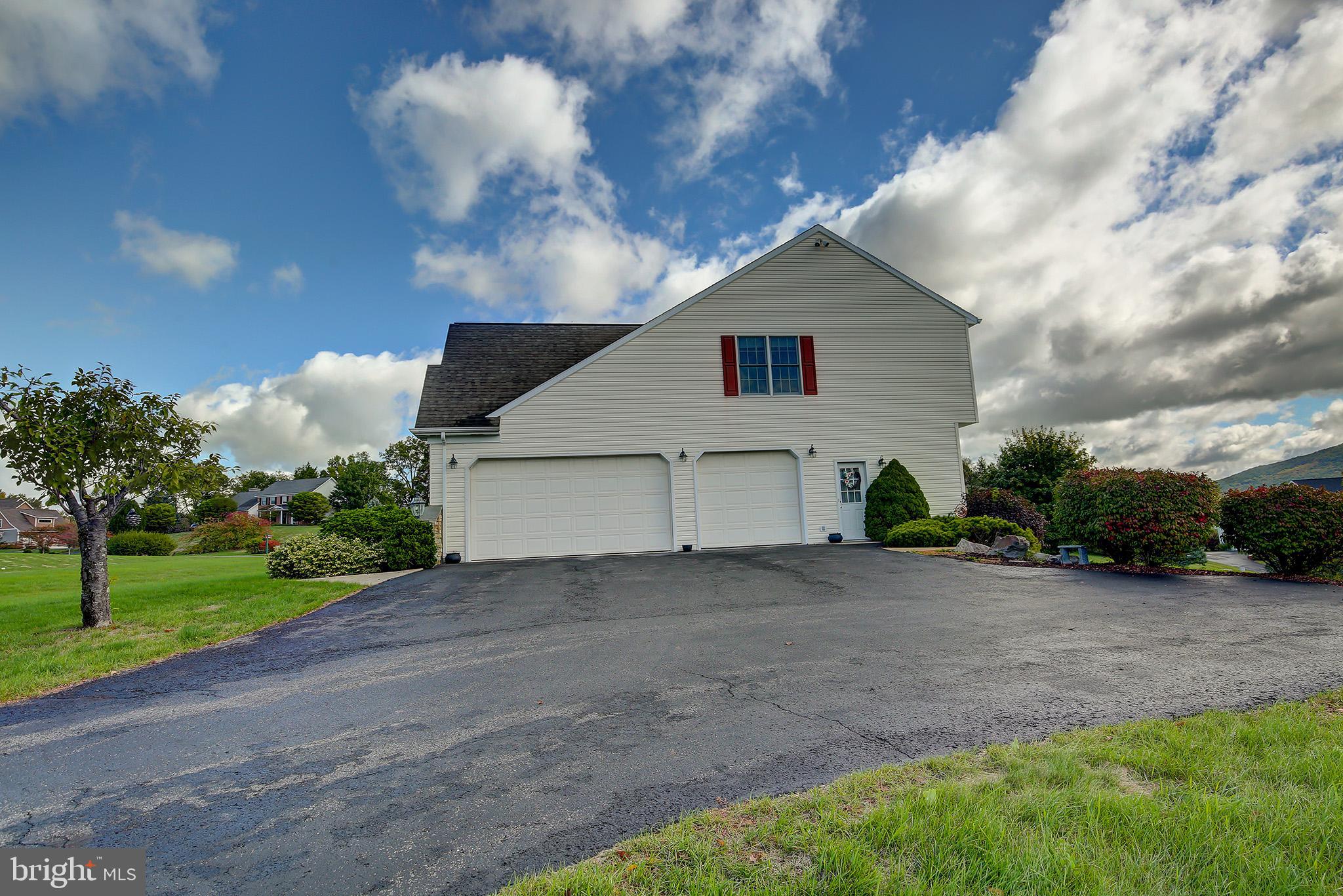 HUNTRIDGE MANOR - Residential