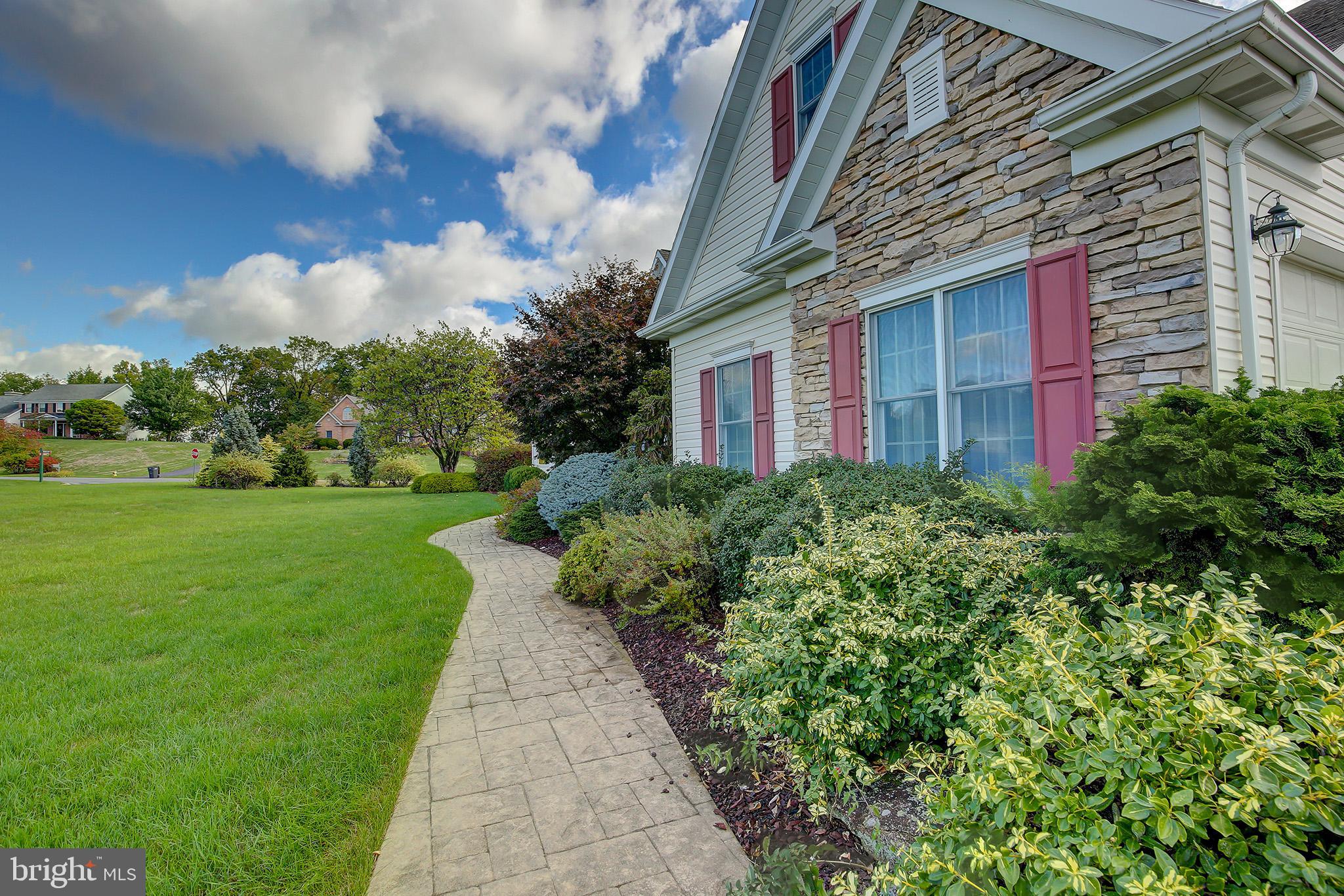 HUNTRIDGE MANOR - Residential