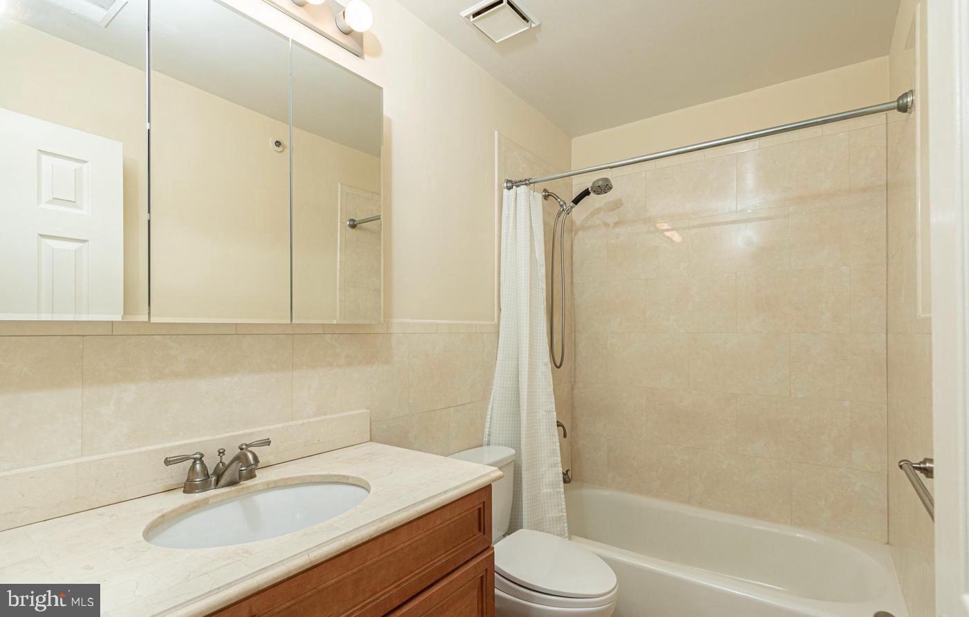 WHITLEY PARK CONDOMINIUM - Residential Lease