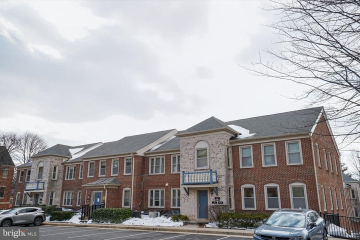 Photo 1 of 12 — 4322 EVERGREEN LN E, ANNANDALE, VA 22003