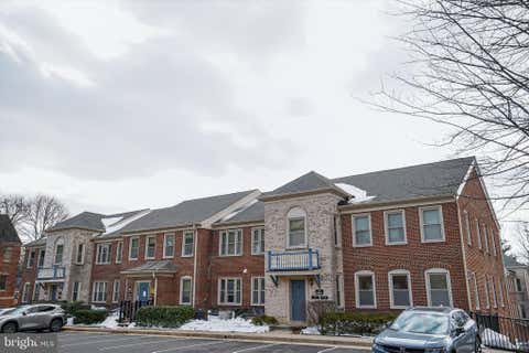 Photo of 4322 Evergreen Ln #E, ANNANDALE, VA 22003 (MLS # VAFX2321390)