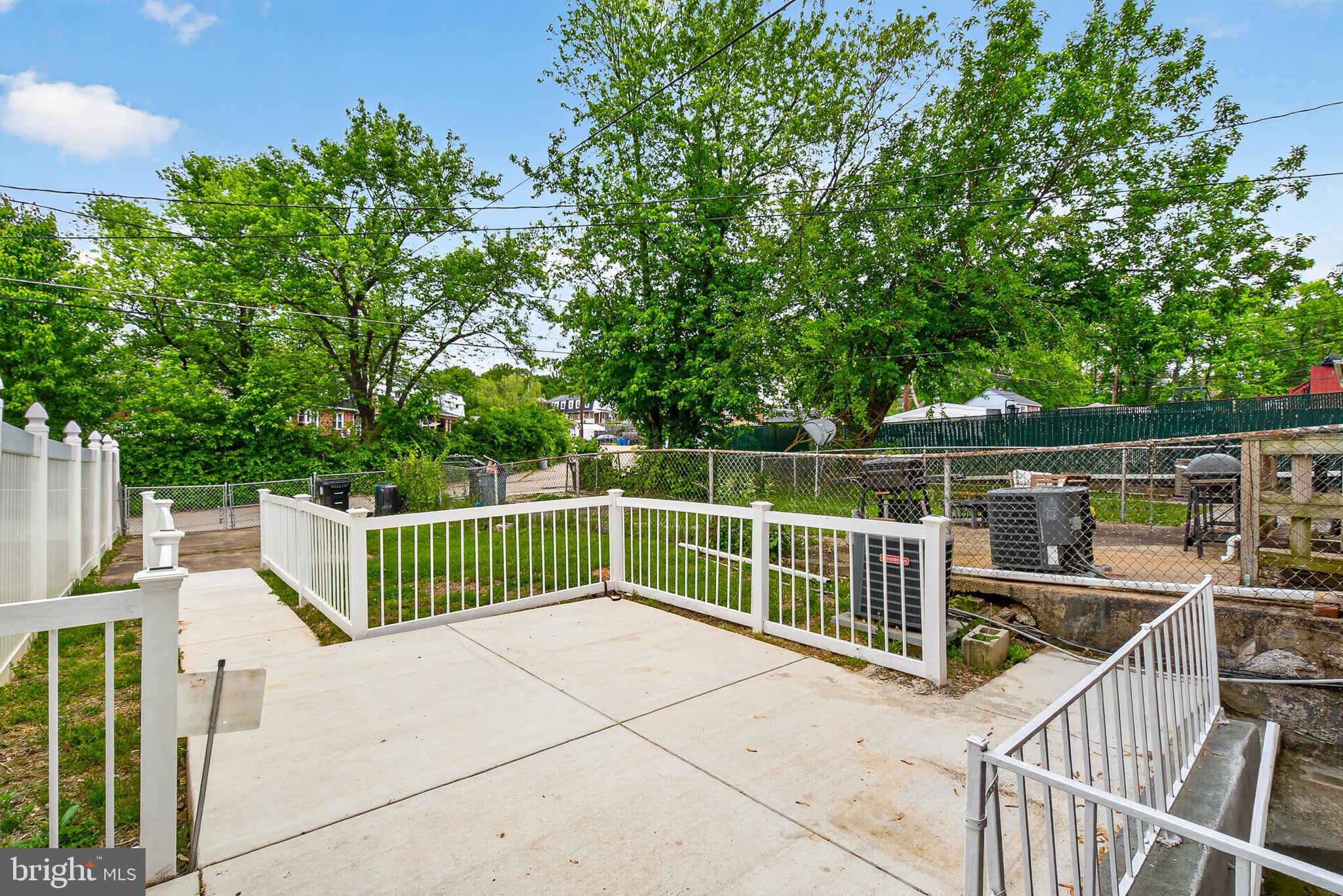 HOLLAND HILL - Residential