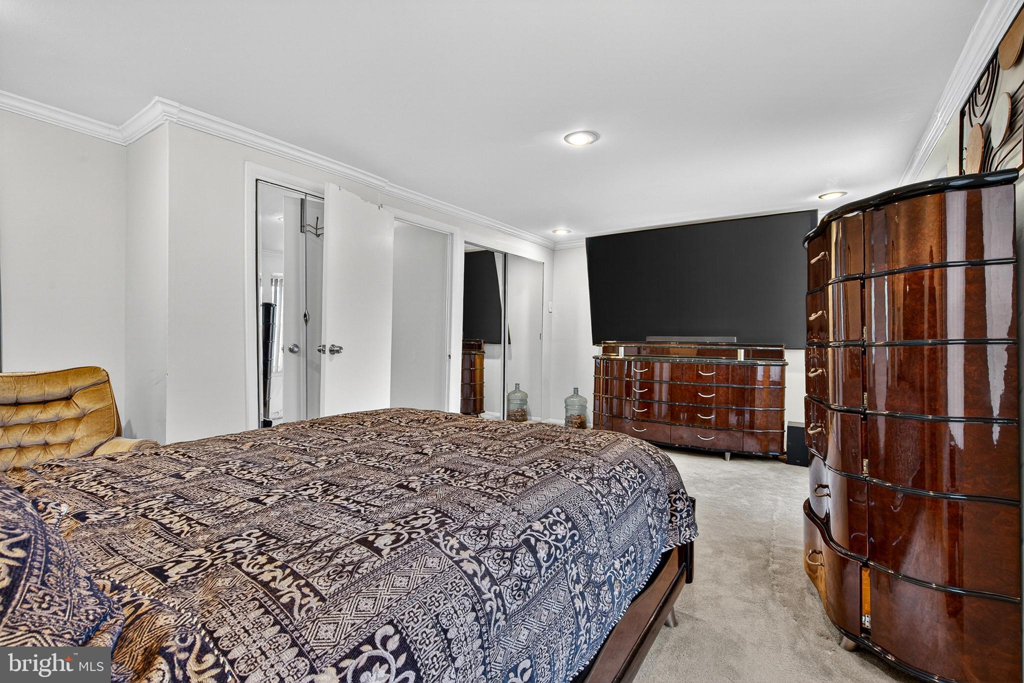 HOLLAND HILL - Residential