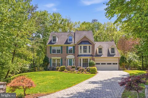 Photo of 6762 Bronze Post Road, CENTREVILLE, VA 20121 (MLS # VAFX2304174)