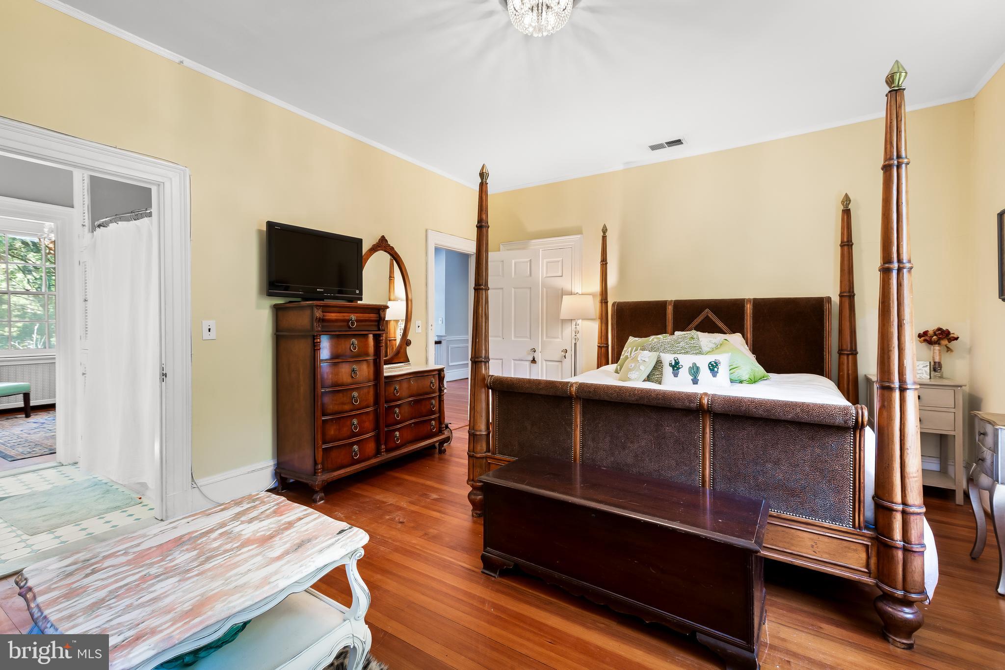 ROLAND PARK - Residential