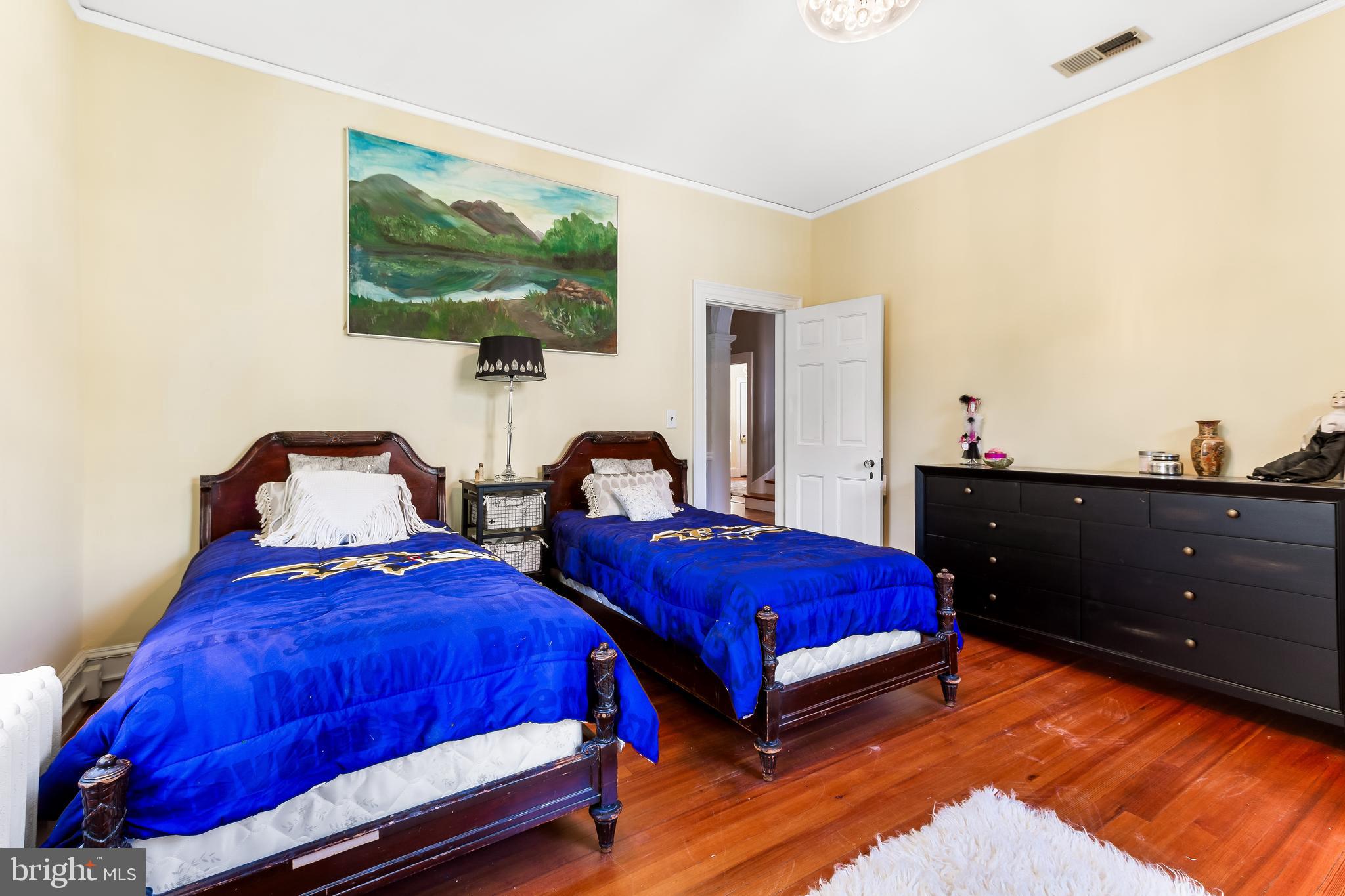 ROLAND PARK - Residential