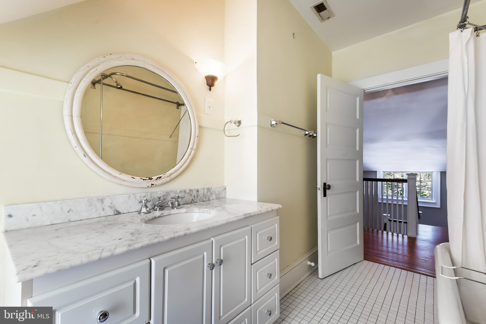 ROLAND PARK - Residential