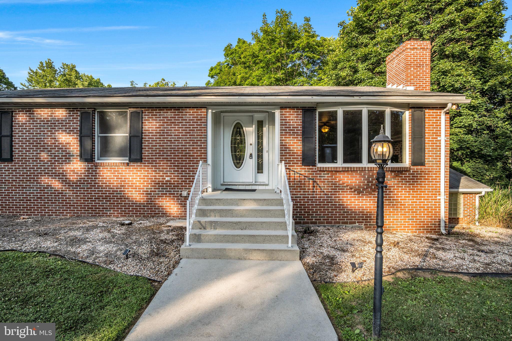 6 MEADOW TRAIL
