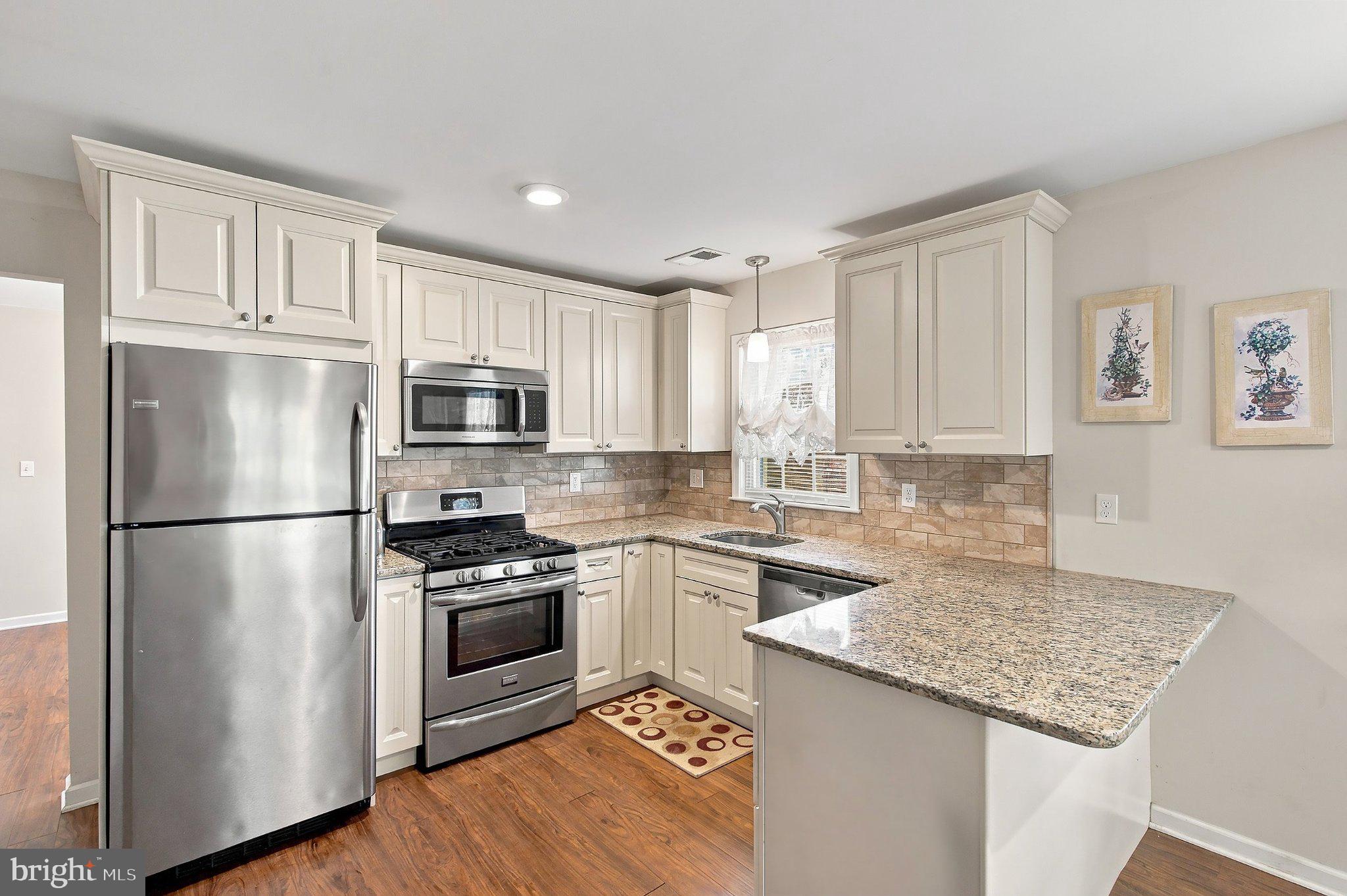 216 YORKTOWNE DRIVE