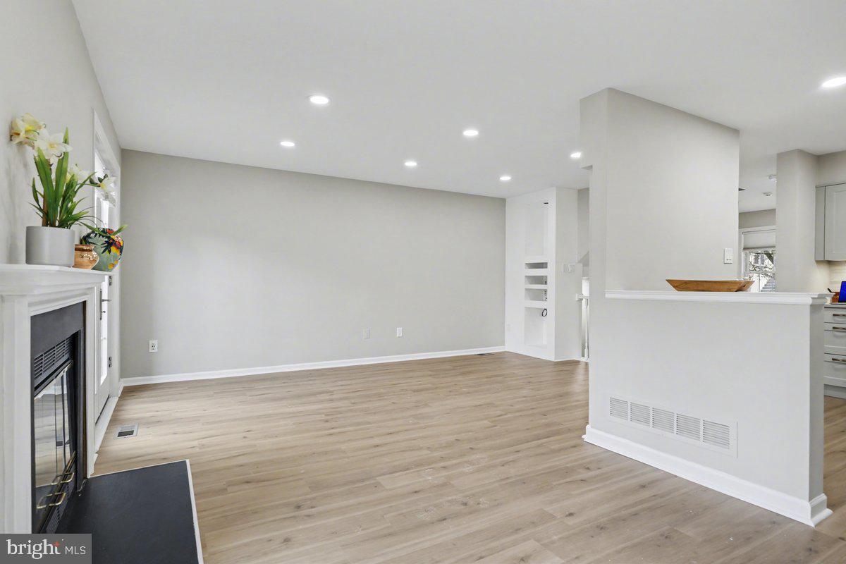 ANDORRA WOODS - Residential