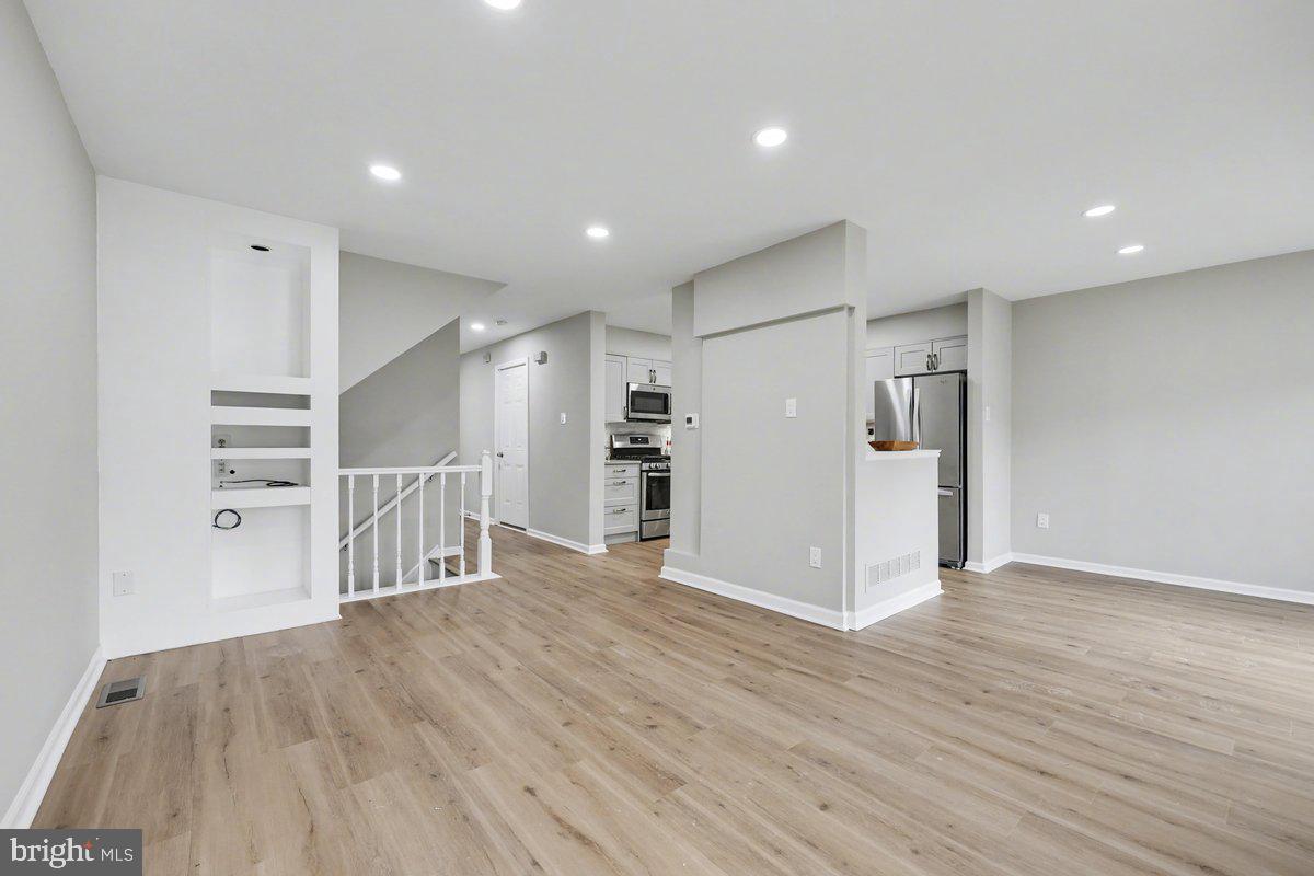 ANDORRA WOODS - Residential