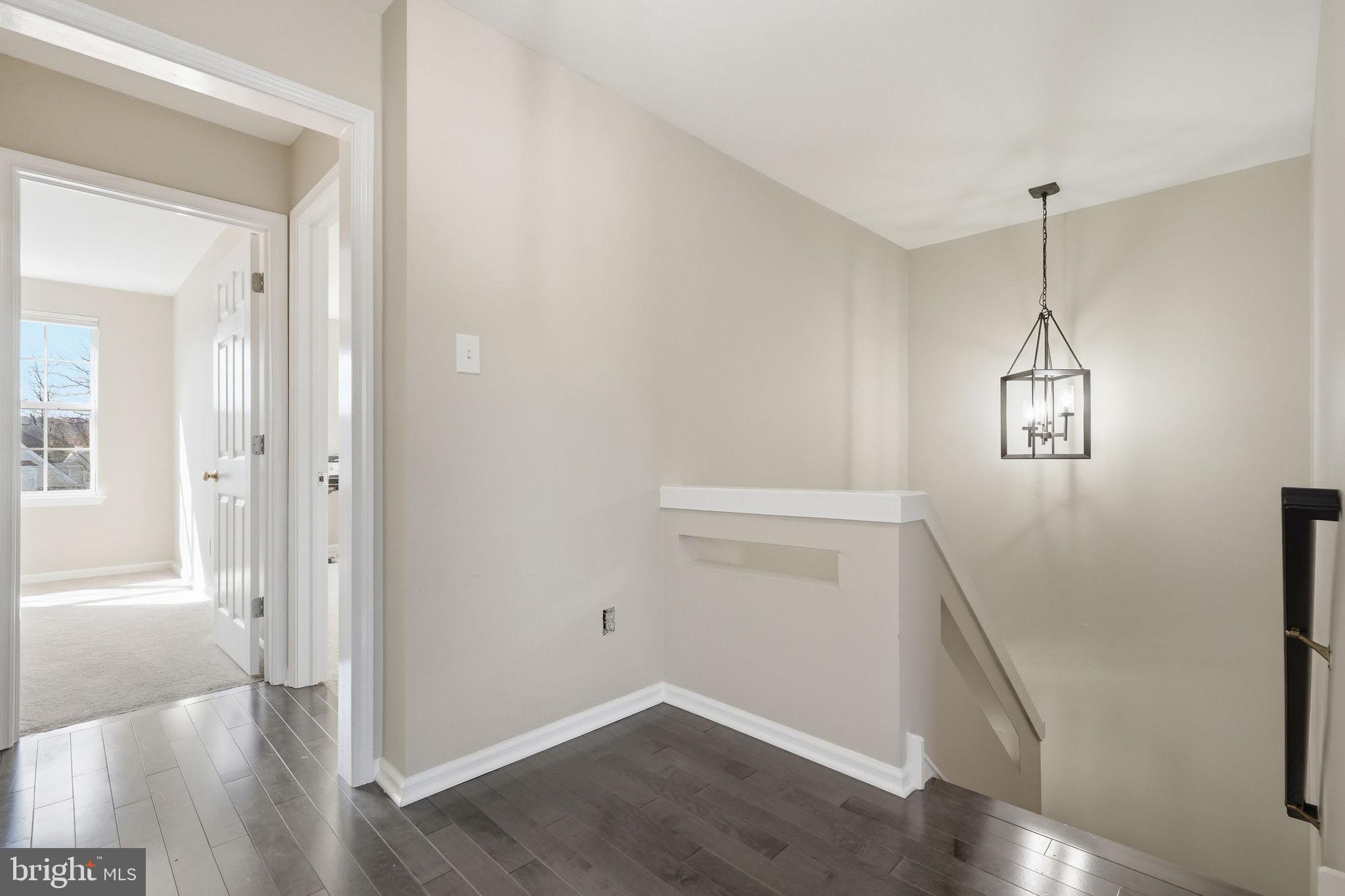 WILSHIRE HUNT - Residential