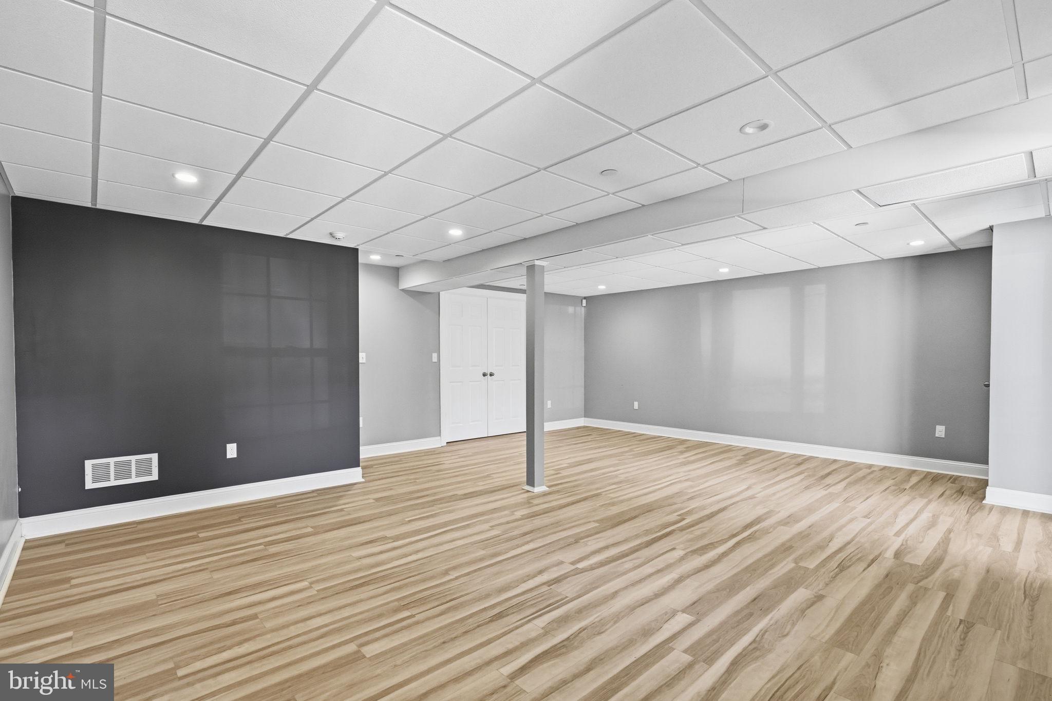 WILSHIRE HUNT - Residential