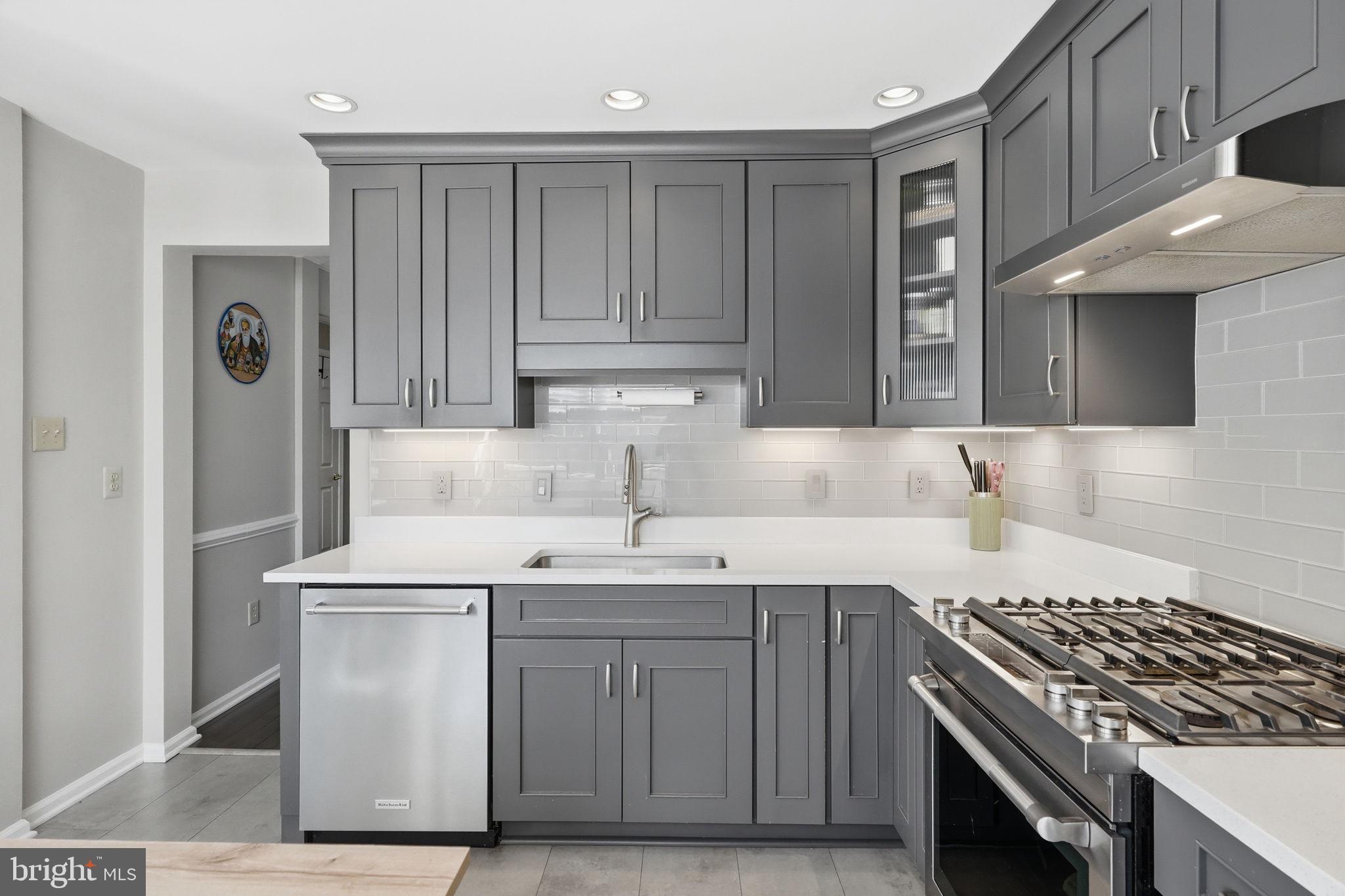 WILSHIRE HUNT - Residential