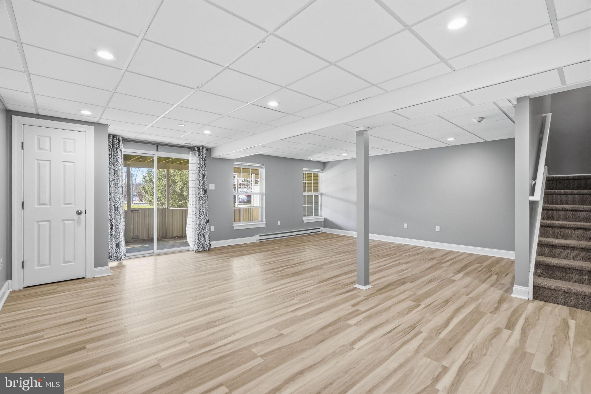 WILSHIRE HUNT - Residential