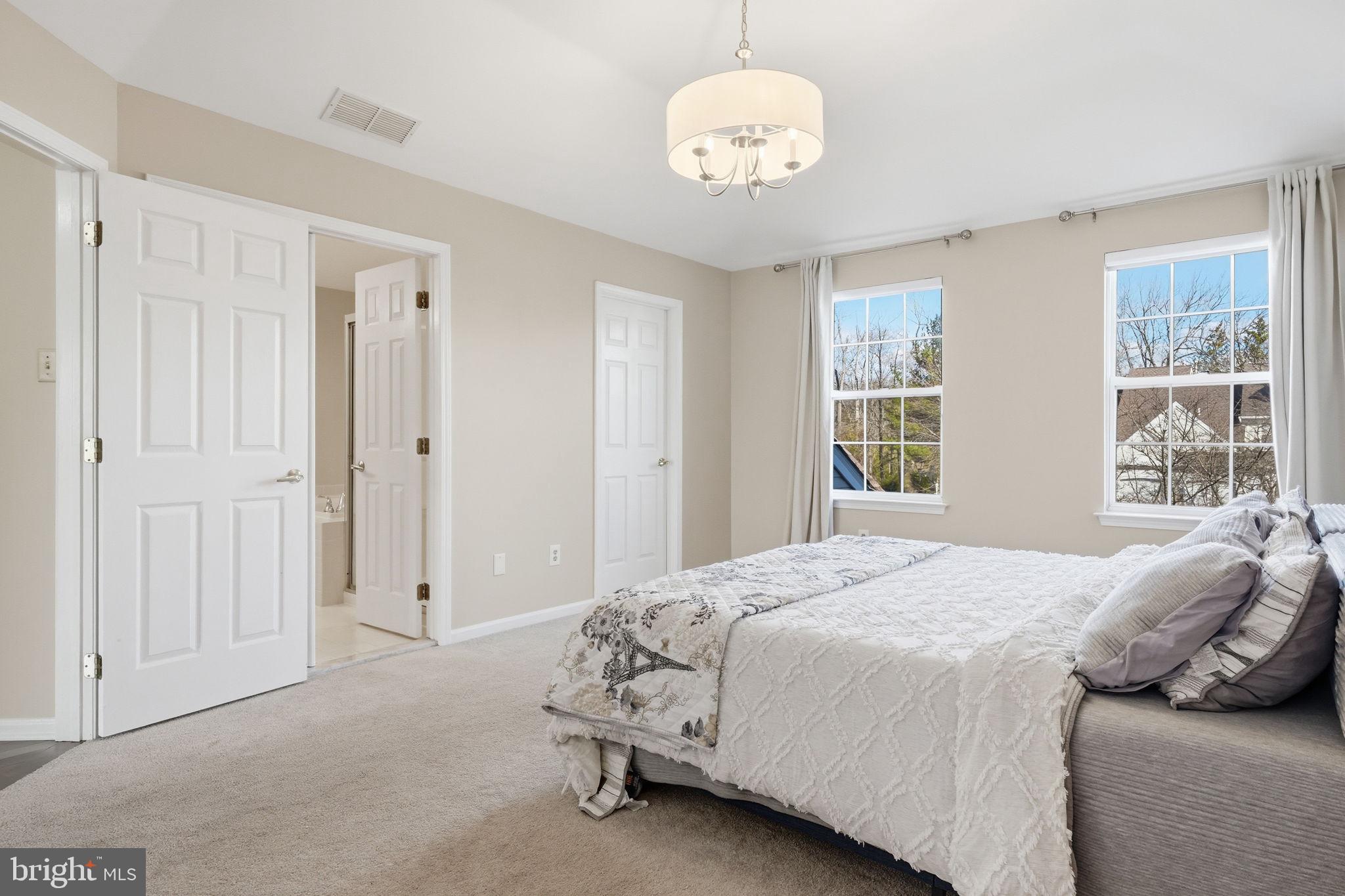 WILSHIRE HUNT - Residential