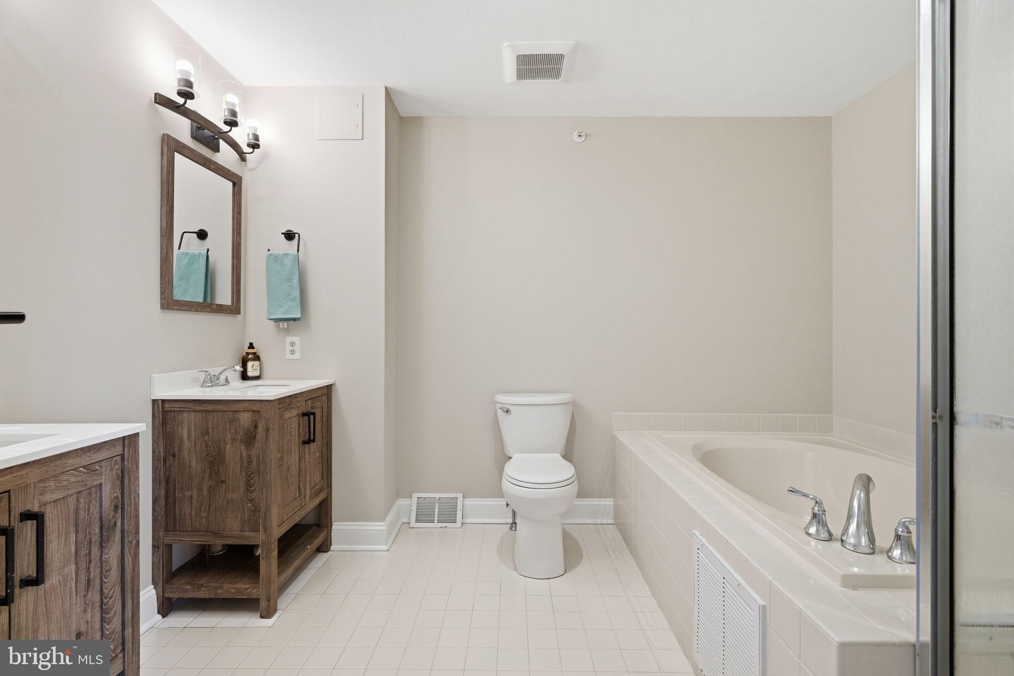 WILSHIRE HUNT - Residential