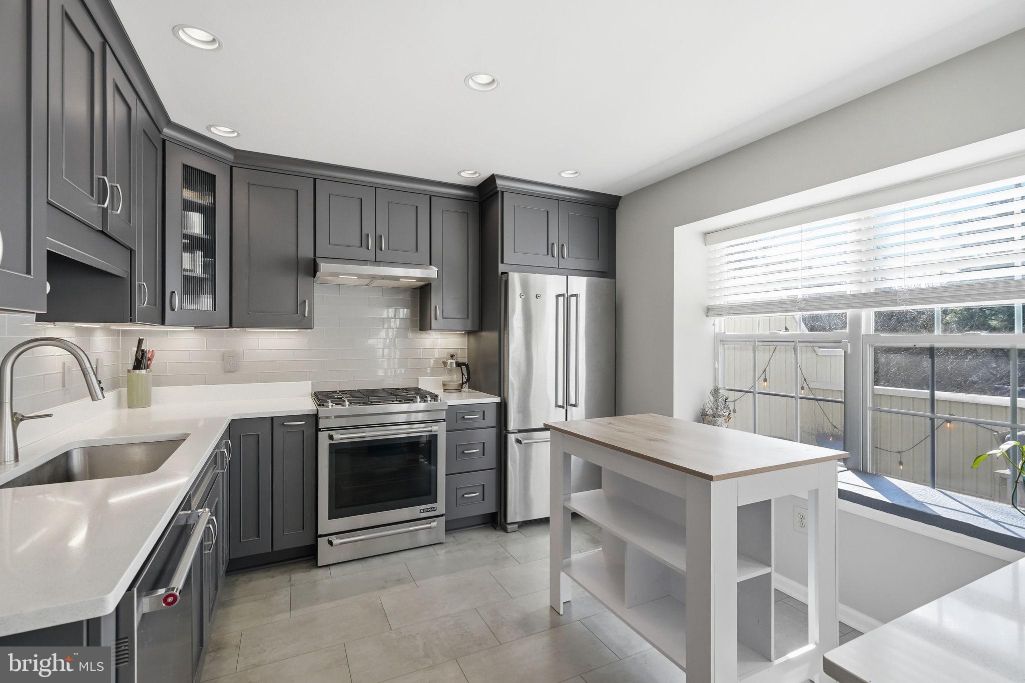 WILSHIRE HUNT - Residential