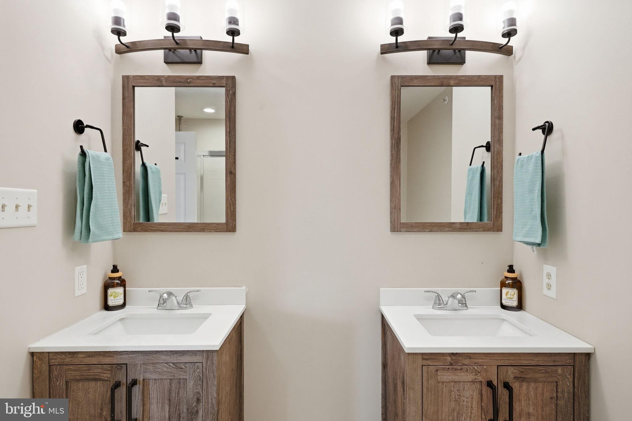 WILSHIRE HUNT - Residential