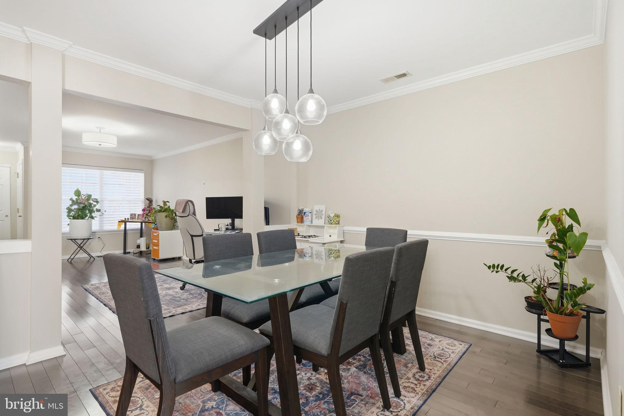 WILSHIRE HUNT - Residential