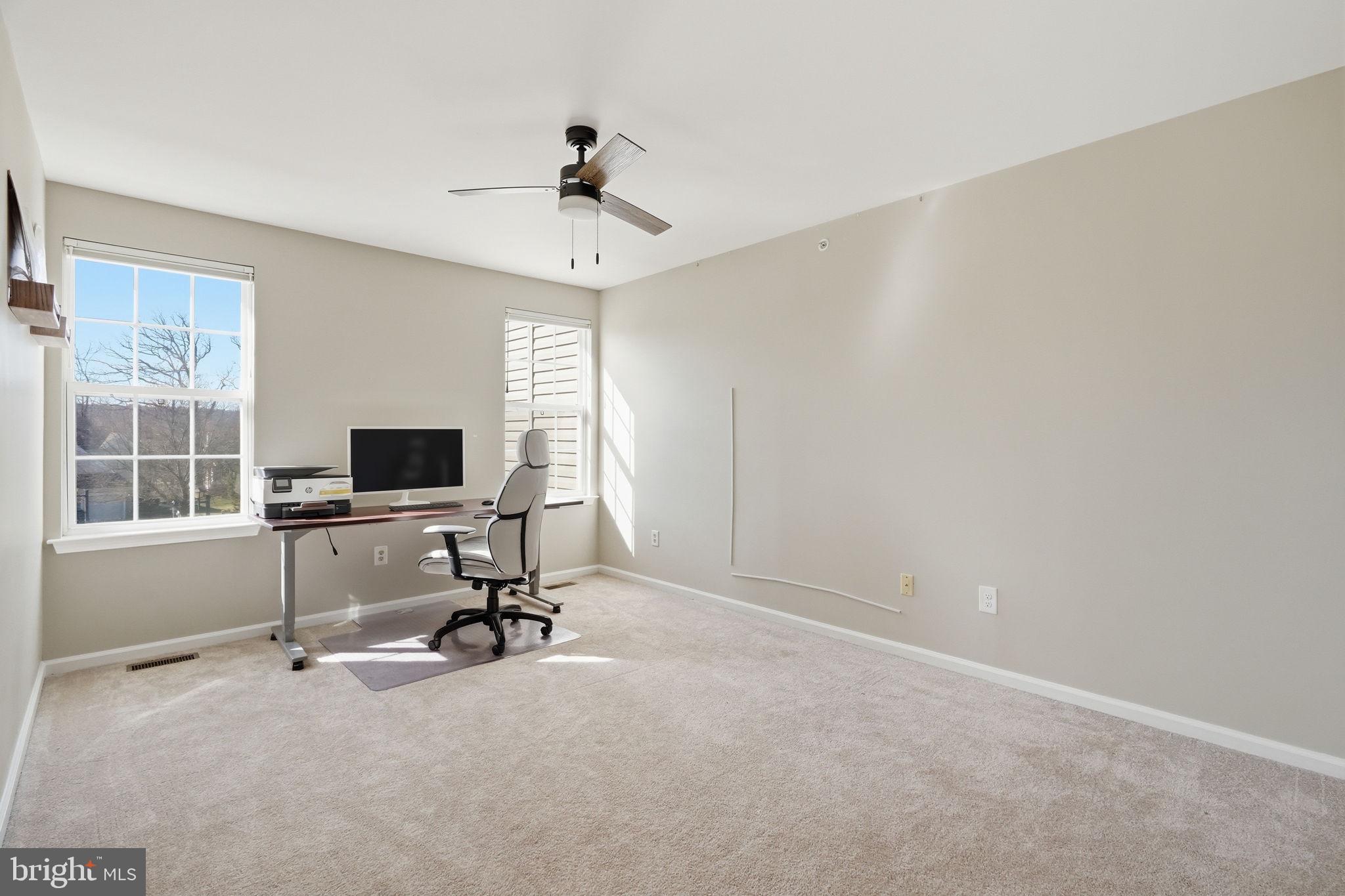 WILSHIRE HUNT - Residential