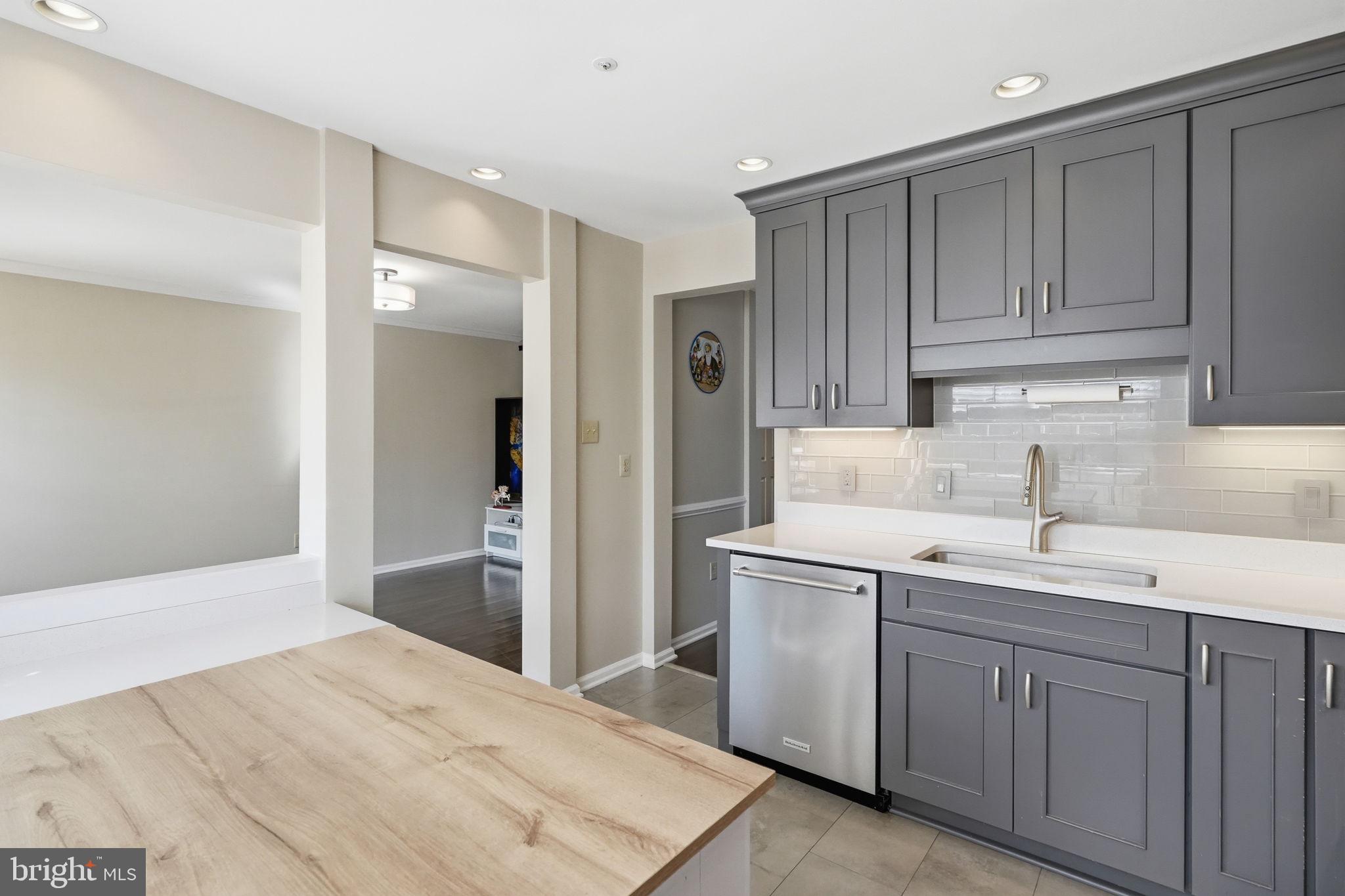 WILSHIRE HUNT - Residential