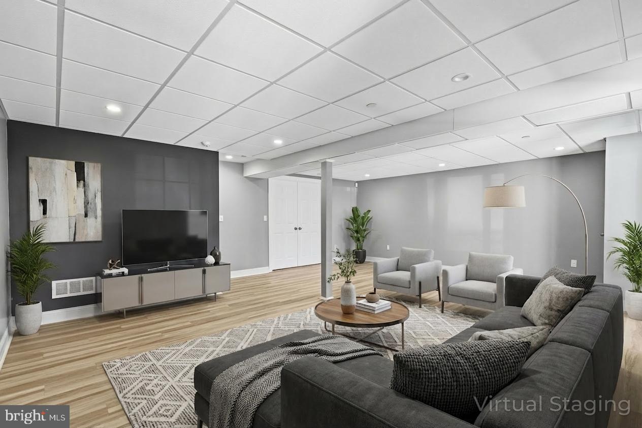 WILSHIRE HUNT - Residential