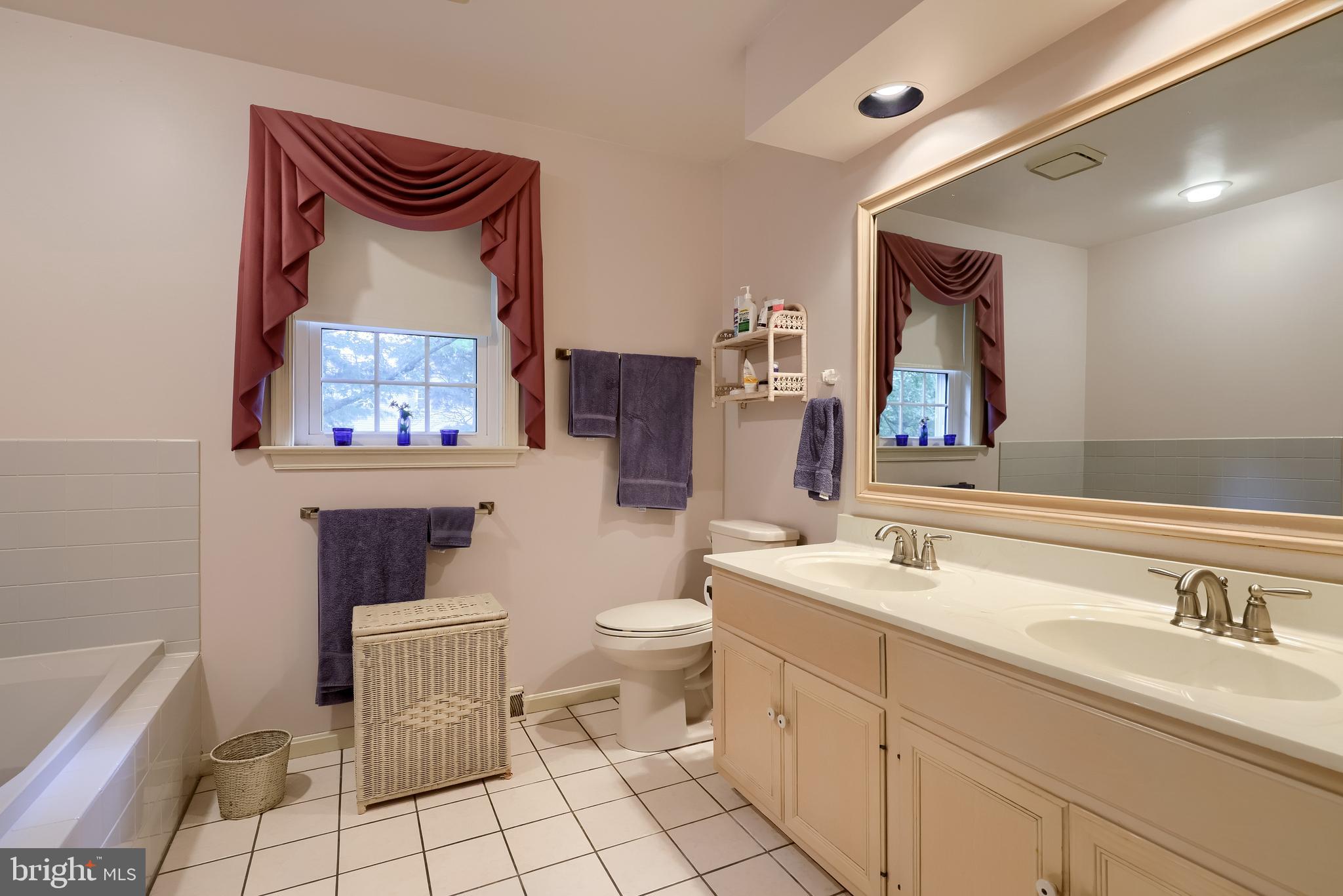 OLDE FIELD - Residential