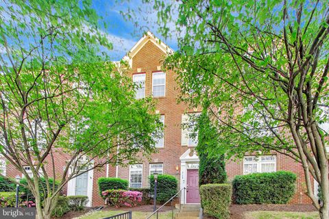 Photo of 2175 Potomac Club Parkway #11, WOODBRIDGE, VA 22191 (MLS # VAPW2114606)