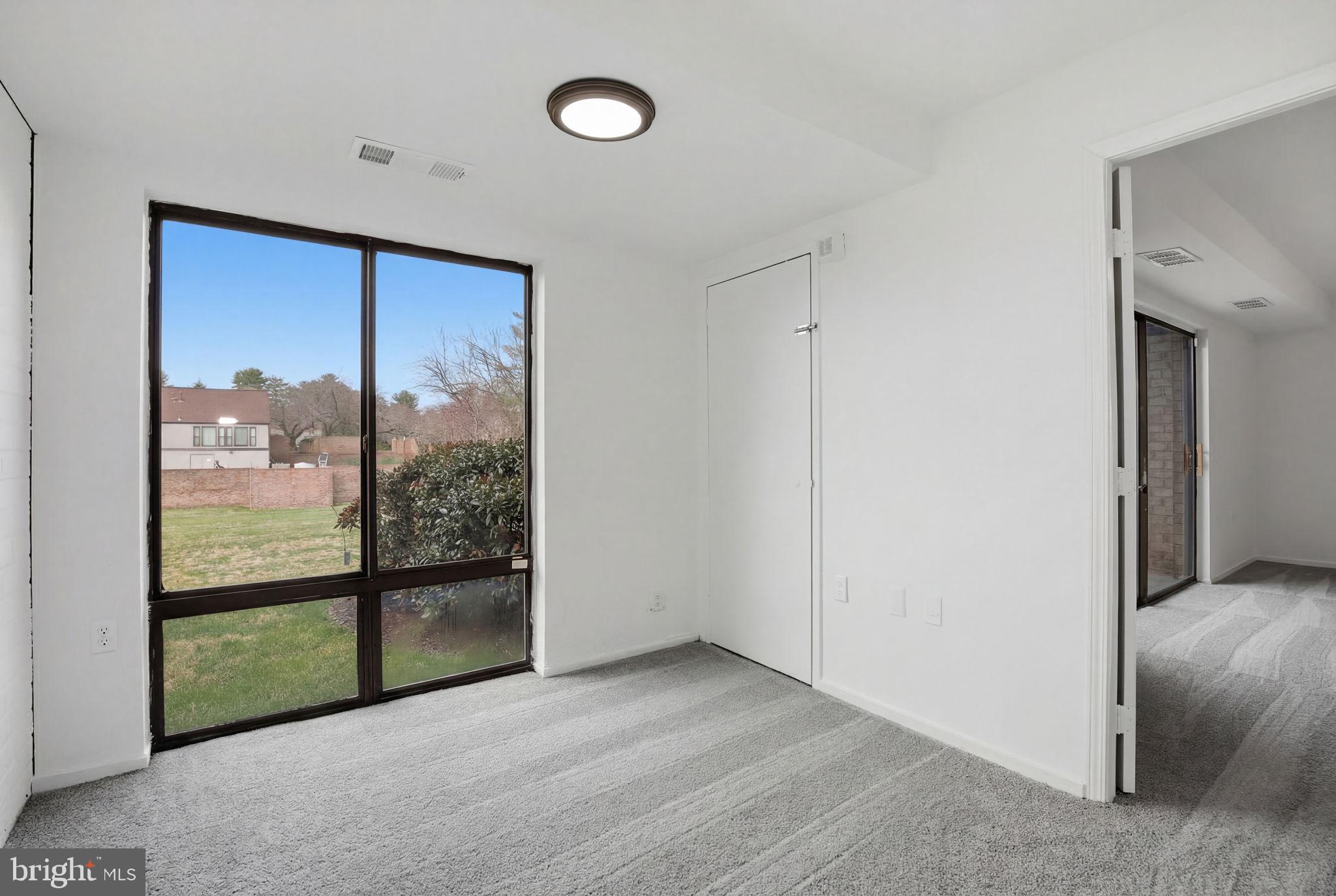 CENTER COURT - Residential