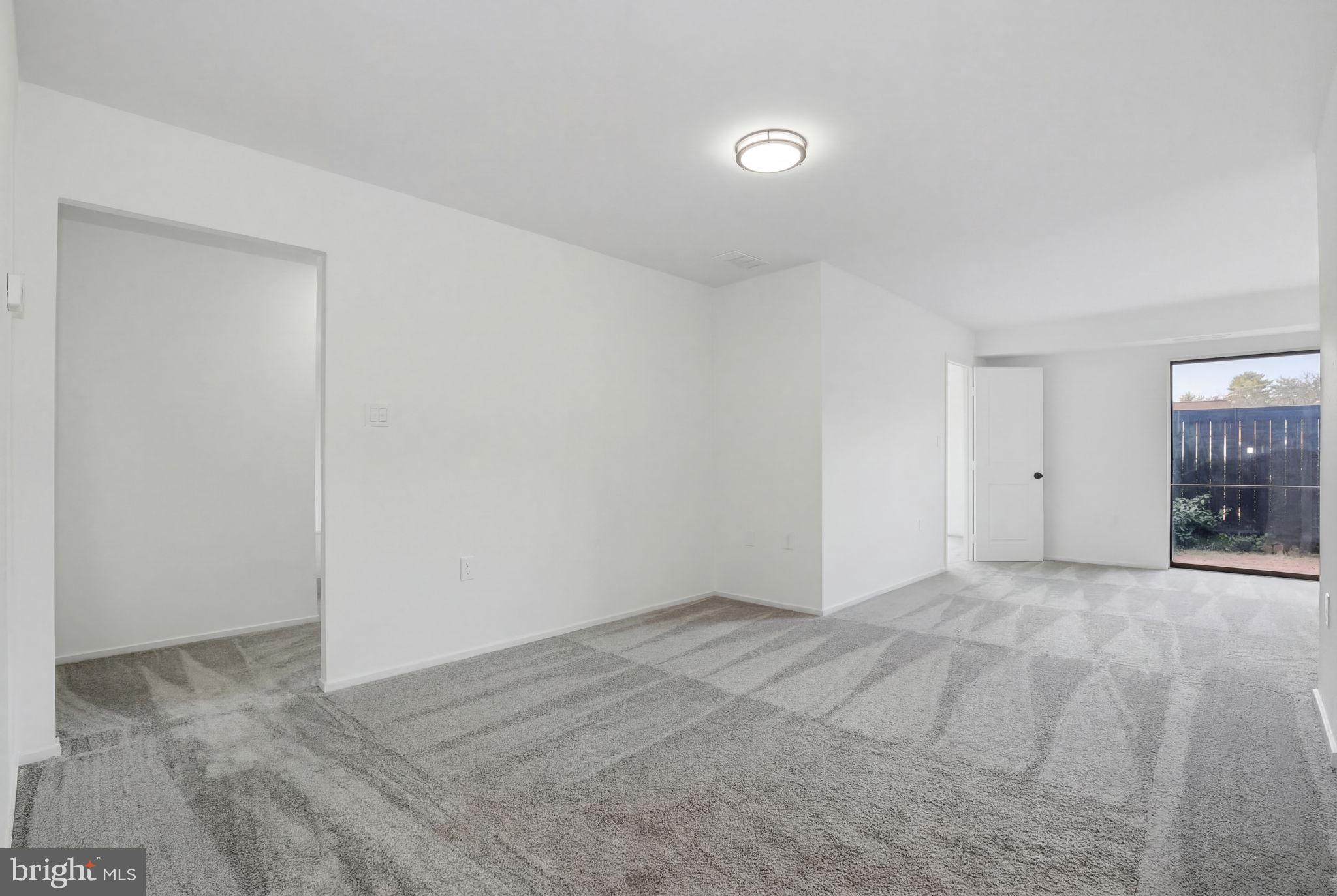 CENTER COURT - Residential