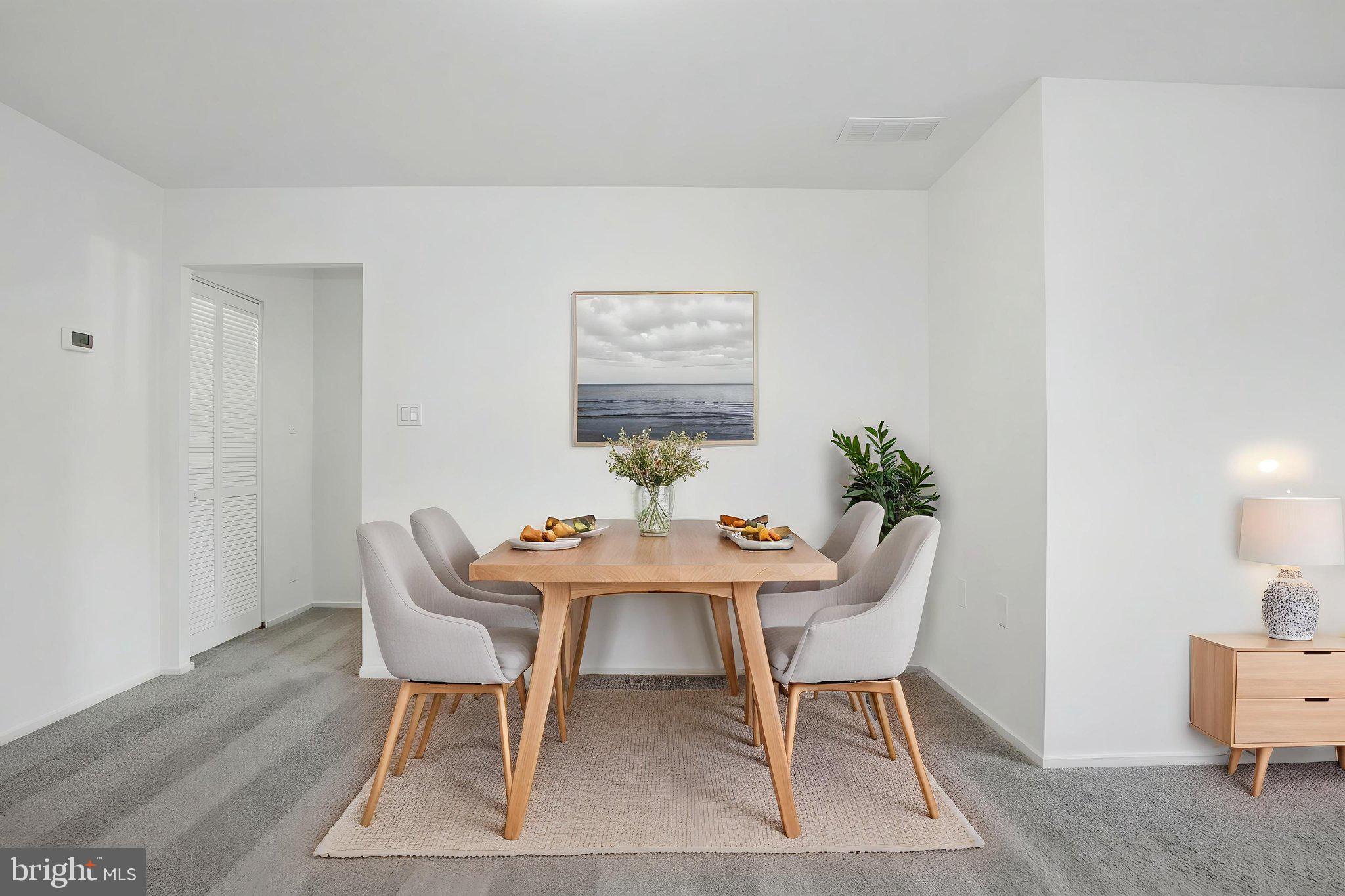 CENTER COURT - Residential