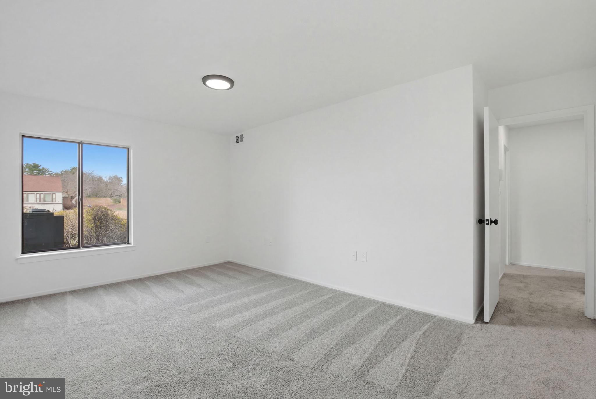 CENTER COURT - Residential