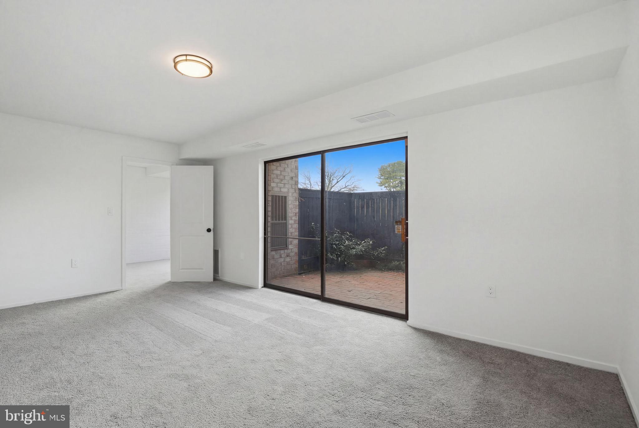 CENTER COURT - Residential