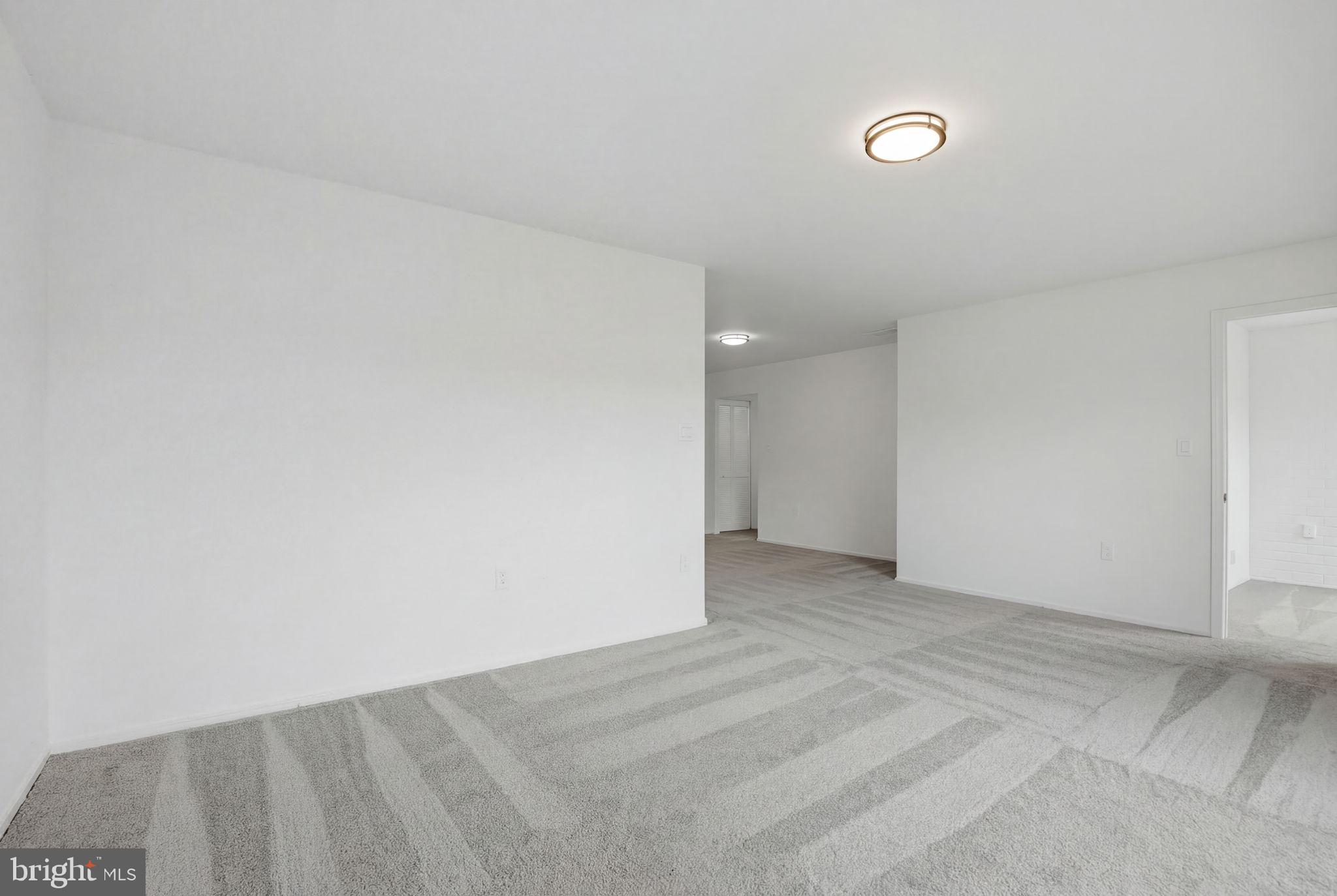 CENTER COURT - Residential