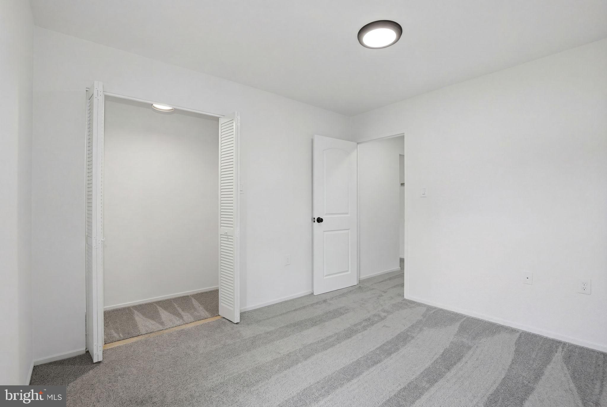 CENTER COURT - Residential