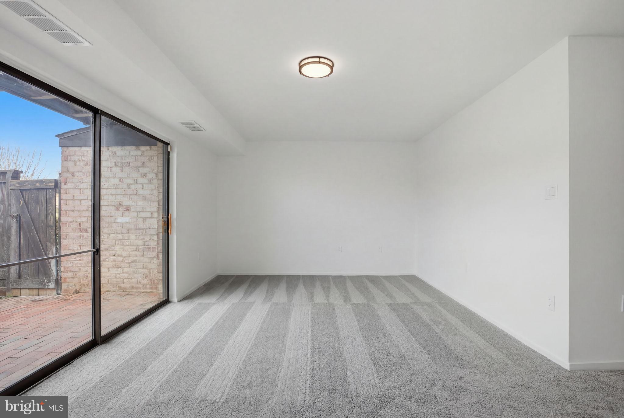 CENTER COURT - Residential