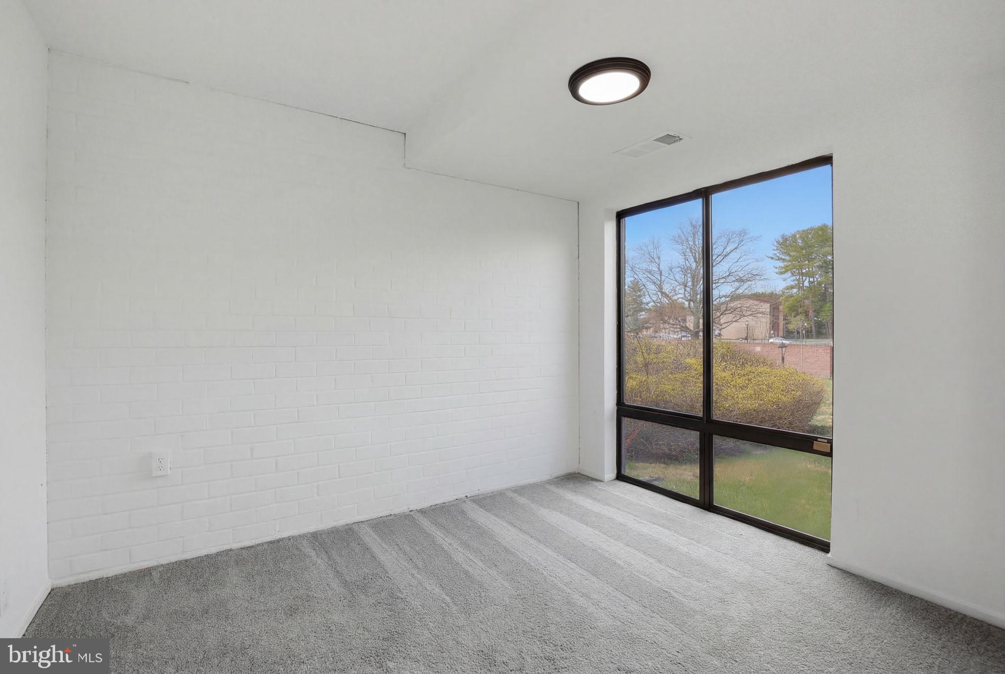 CENTER COURT - Residential