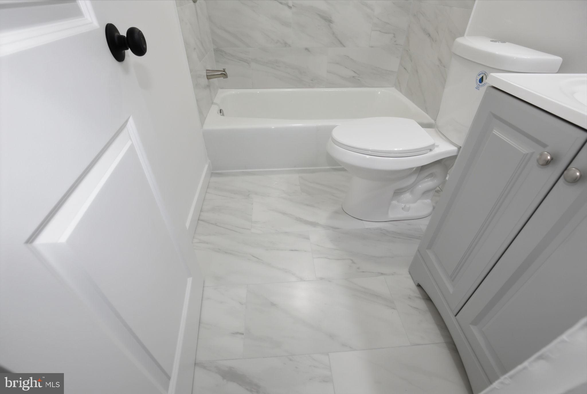 CENTER COURT - Residential