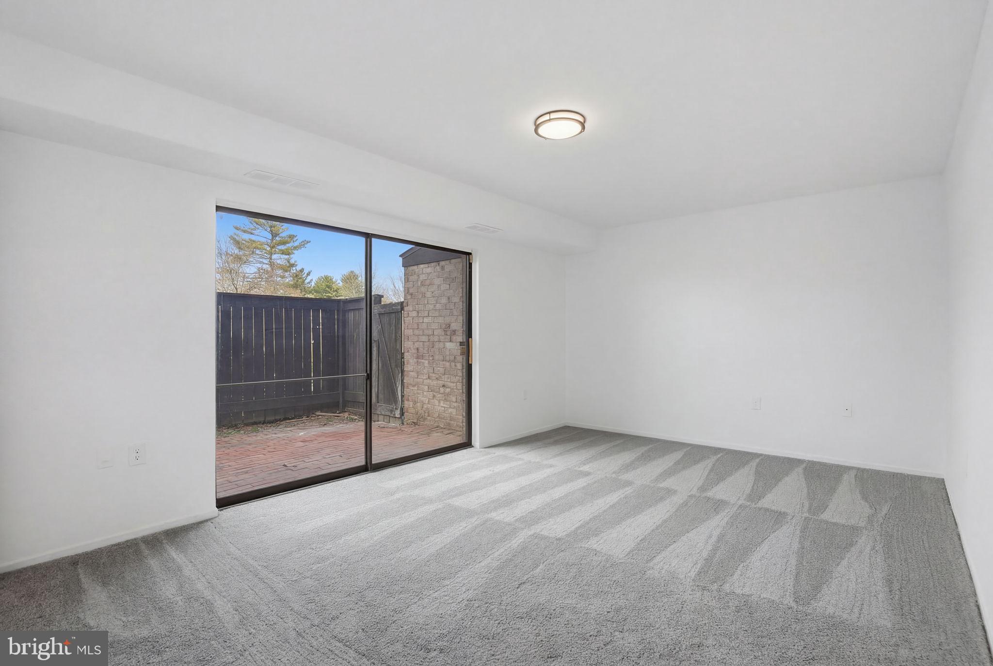 CENTER COURT - Residential