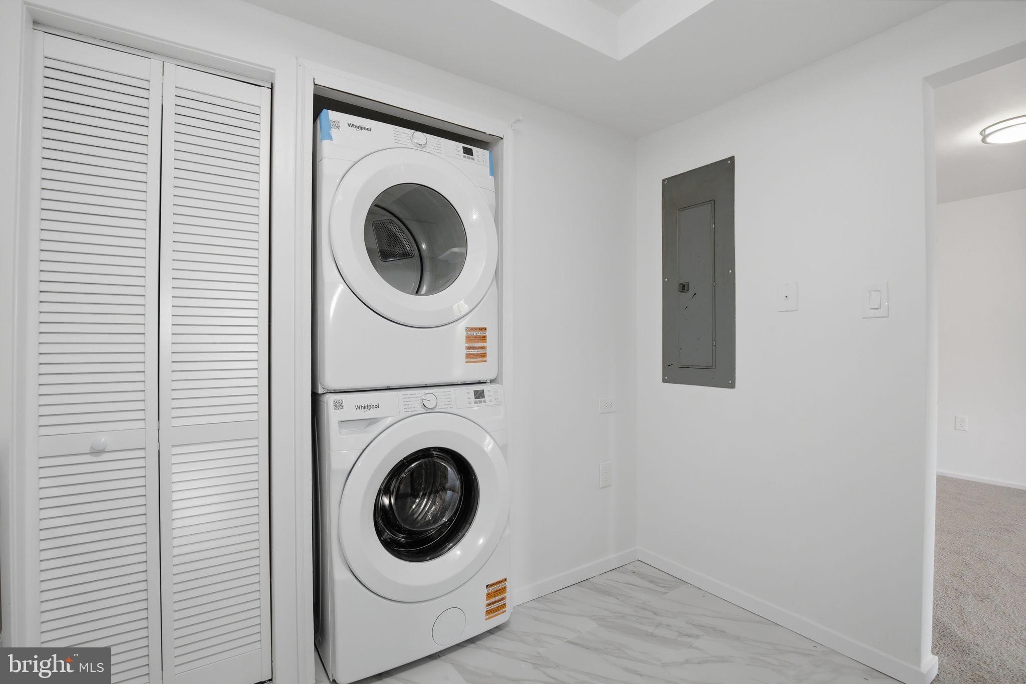 CENTER COURT - Residential