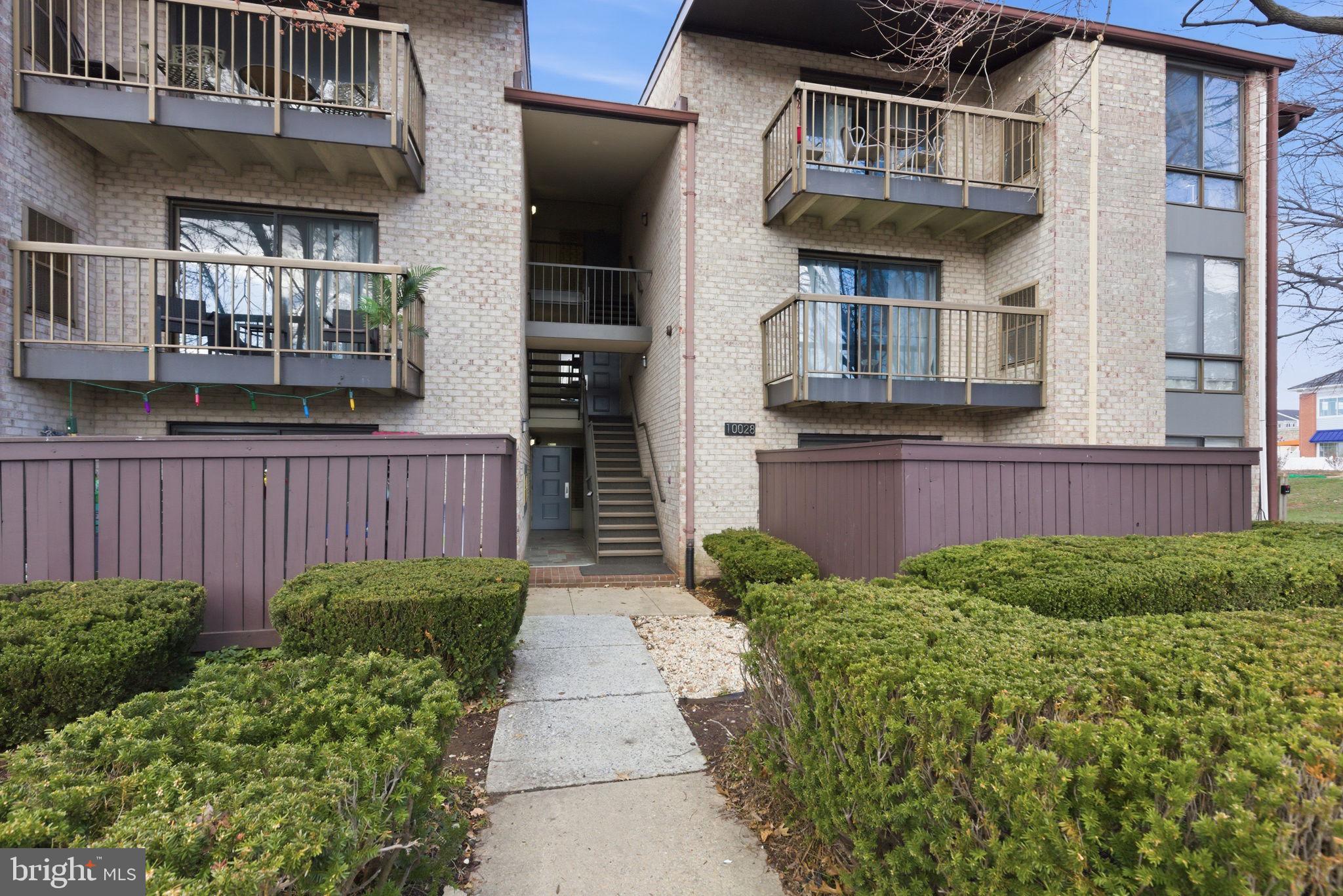 CENTER COURT - Residential