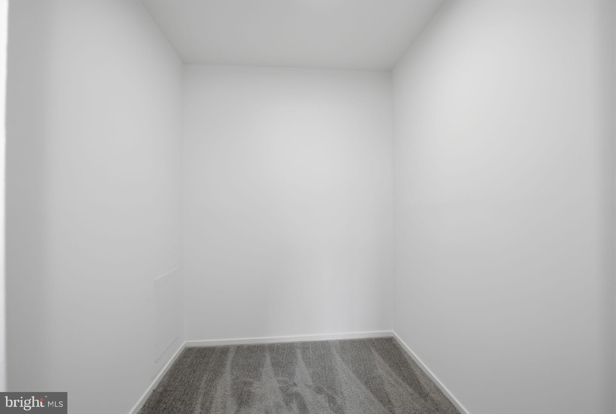 CENTER COURT - Residential