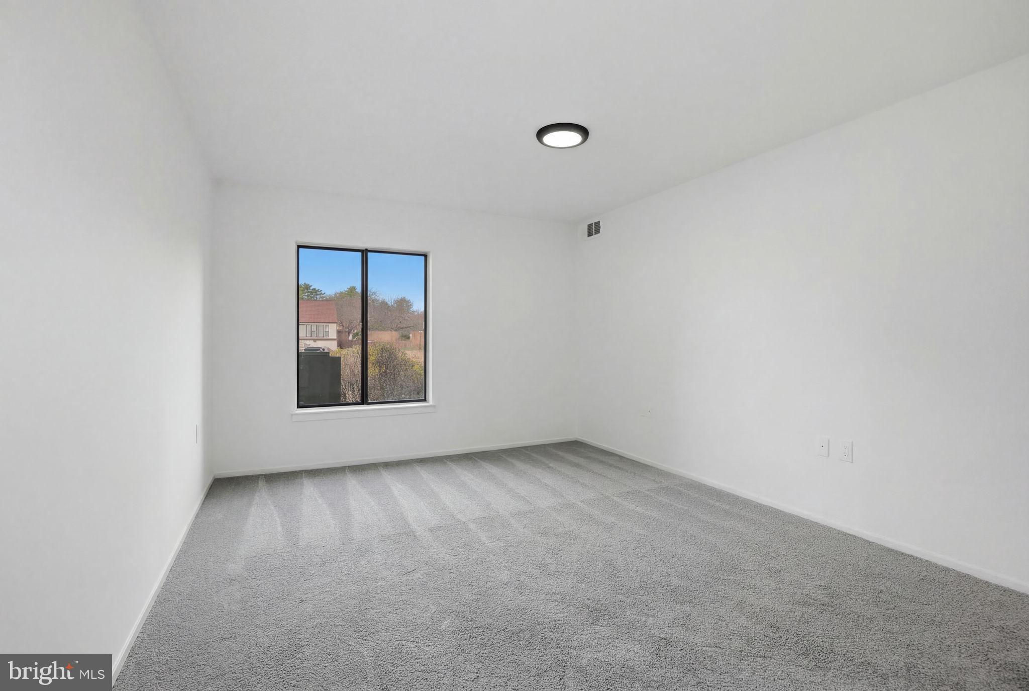 CENTER COURT - Residential