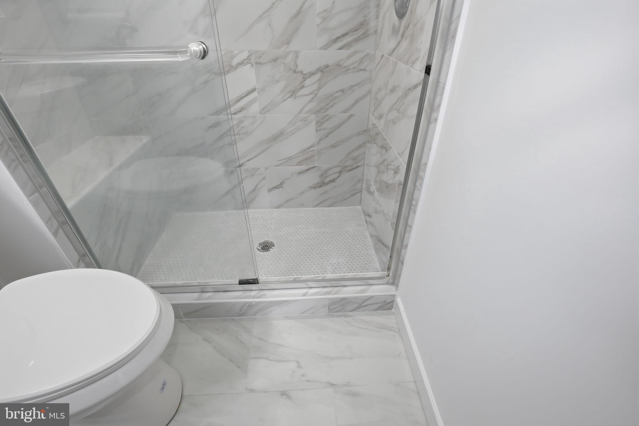 CENTER COURT - Residential