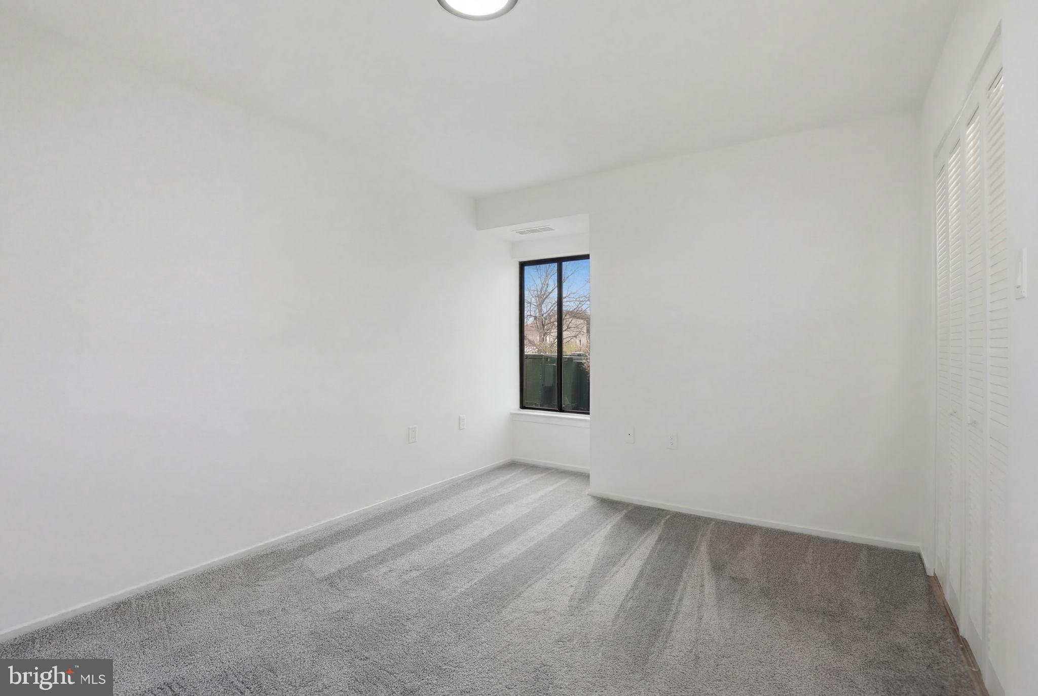 CENTER COURT - Residential