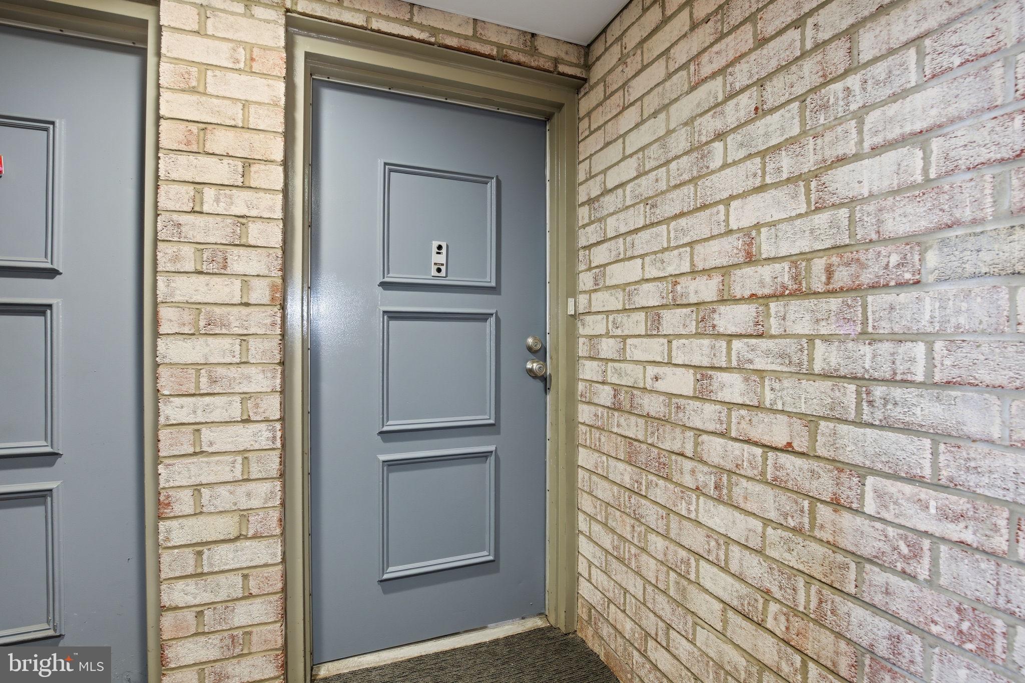 CENTER COURT - Residential