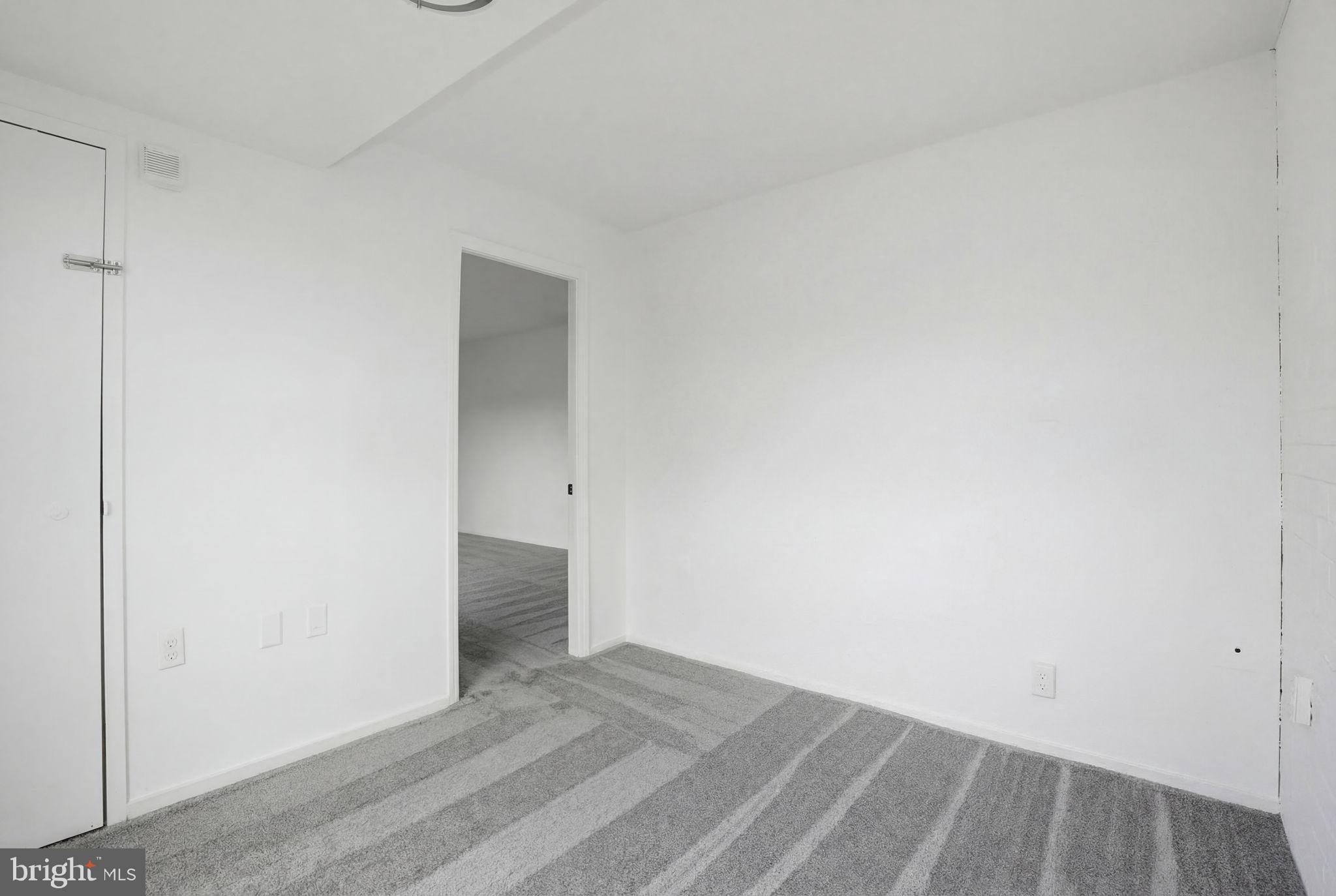 CENTER COURT - Residential