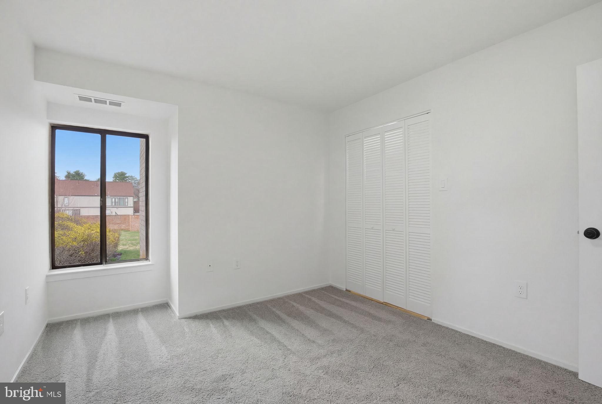 CENTER COURT - Residential